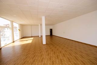 Location Local commercial à Nueva Alcalá. Local de 150 m2 totalmente reformado.