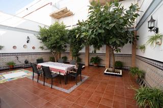 Casa a Centro. Gran casa en pleno centro de alcalá