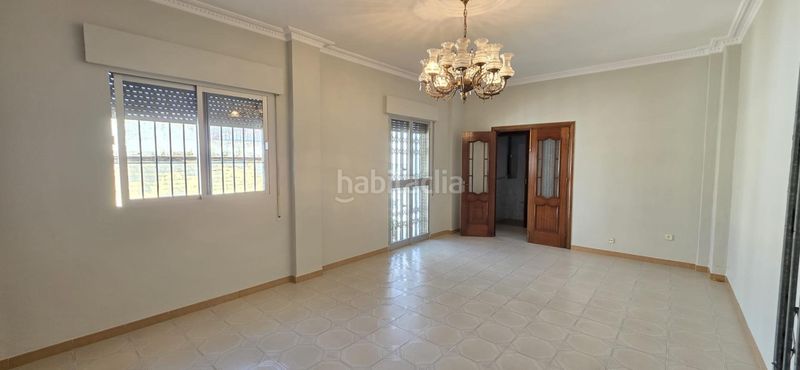 Foto f8596a3b-1d4c-4702-9e35-7297ed712620. Casa amb aparcament a Nueva Alcalá Alcalá de Guadaira