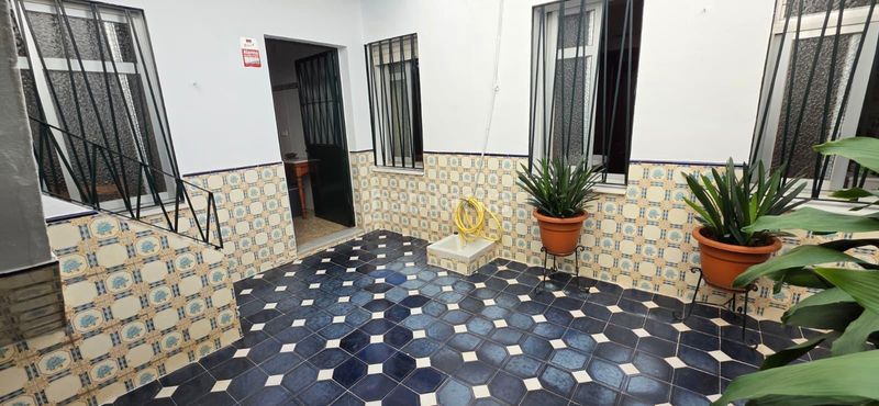 Foto 0629f0b1-14be-4f9f-9a78-4579eb0dc27f. Casa amb aparcament a Centro Alcalá de Guadaira