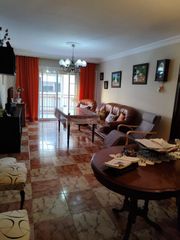 Pis a La Paz. Amplio piso de 4 dormitorios con parking