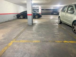 Parking voiture  Carrer orient. Plaza de parking coche mediano