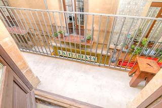 Appartement  Carrer del bonsuccs. Vivienda con encanto con ascensor