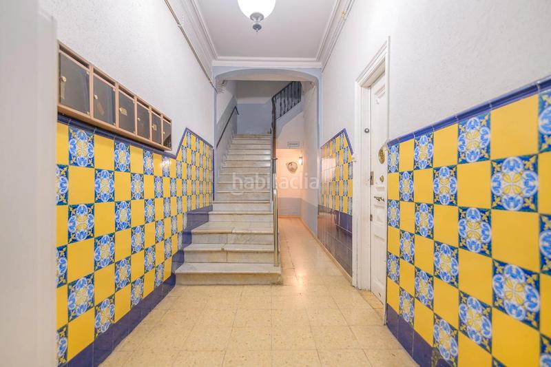 Foto 0a72c0d4-4397-4a27-8d60-eb81dd0c0f3a. Piso vivienda con encanto con ascensor en Raval Barcelona