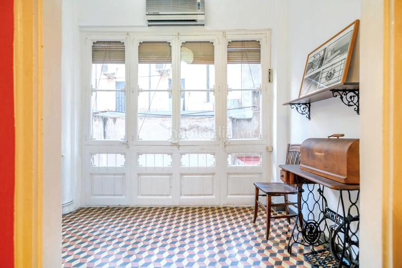 Foto f3ea3713-efa2-43a5-a0f7-479b81d638f2. Piso vivienda con encanto con ascensor en Raval Barcelona
