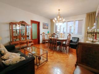 Appartement  Avinguda del parallel. Piso de 4 dormitorios, 2 baos , ascensor