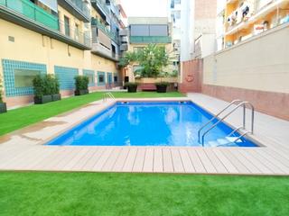 Appartement  Carrer dels comtes de bell-lloc. Zona comunitaria con piscina, parking y trastero