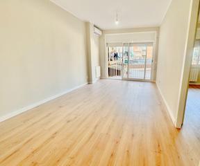 Appartement dans Carrer de los castillejos 265. Todo nuevo, 3 dormitorios, 2 baos, balcn, ascensor