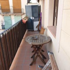 Pis  Carrer de la unió. Finca seminueva, 4 dormitorios, 2 baños, balcón y parking
