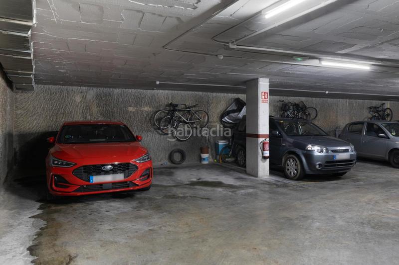 Foto 9b9f116c-d4f4-4fd9-9272-fc9946d89a1f. Piso finca seminueva, 4 dormitorios, 2 baños, balcón y parking en Barcelona