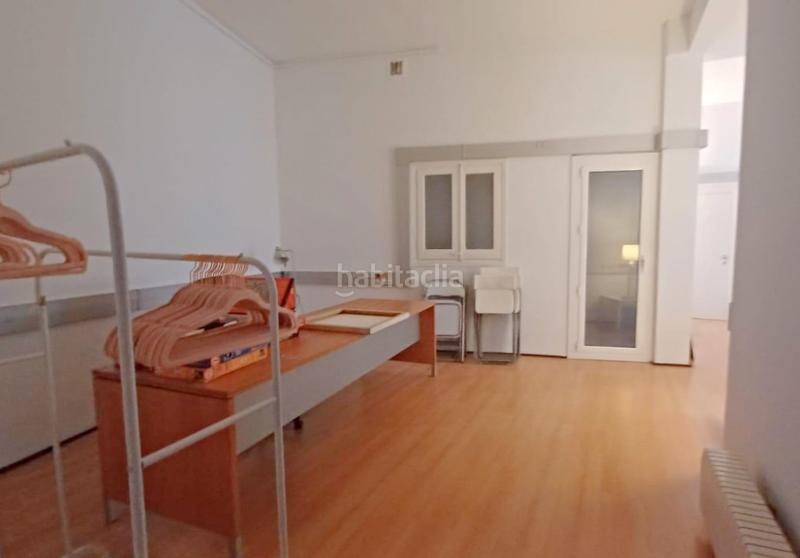 Foto b57cc6d0-1e00-4170-b565-80e6ee1d45f8. Piso ideal inversores planta baja con cédula de habitabilidad actualmente alquilada en Barcelona