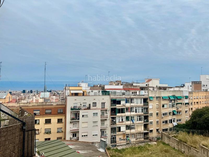 Foto 74b30bb3-3c44-4f30-8b0b-e2937e1edd0d. Ático  con amplio balcón, exterior, ascensor, plaza de pk y trastero opcionales al pvp en Barcelona