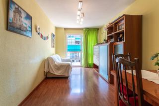 Appartamento  Avinguda de can serra. Alto con ascensor, 3 dormitorios dobles, exterior, balcón, todo