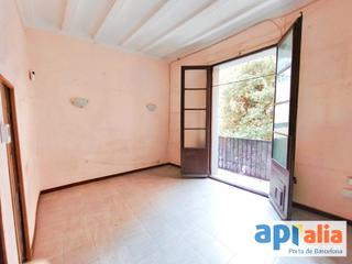 Piso  Carrer de montserrat. Piso muy amplio de 3 dormitorios dobles, 2 baños, balcón