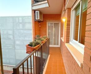 Appartamento  Carrer de l'energia. 3 dormitorios, 2 baños, balcón, exterior, alto con ascensor