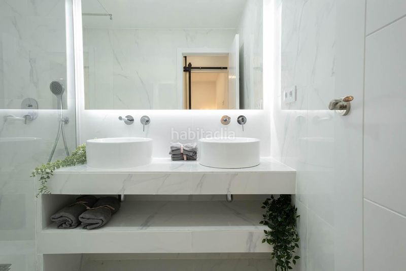 Foto 42493215-cb1b-40b2-8109-4f2ec698620d. Pis a Raval Barcelona