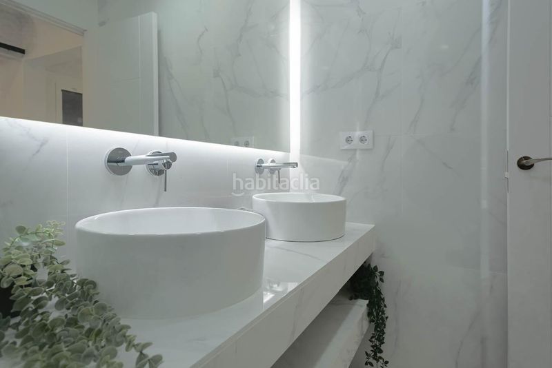 Foto d6168960-9f22-4d73-bd49-823839574f56. Pis a Raval Barcelona