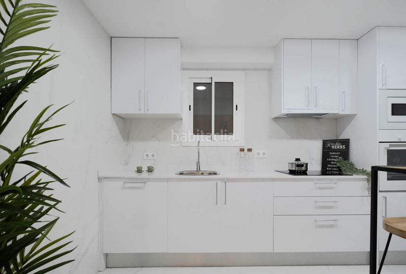 Foto f29f07cb-8a84-4e67-a34b-b589d235b7c4. Pis a Raval Barcelona