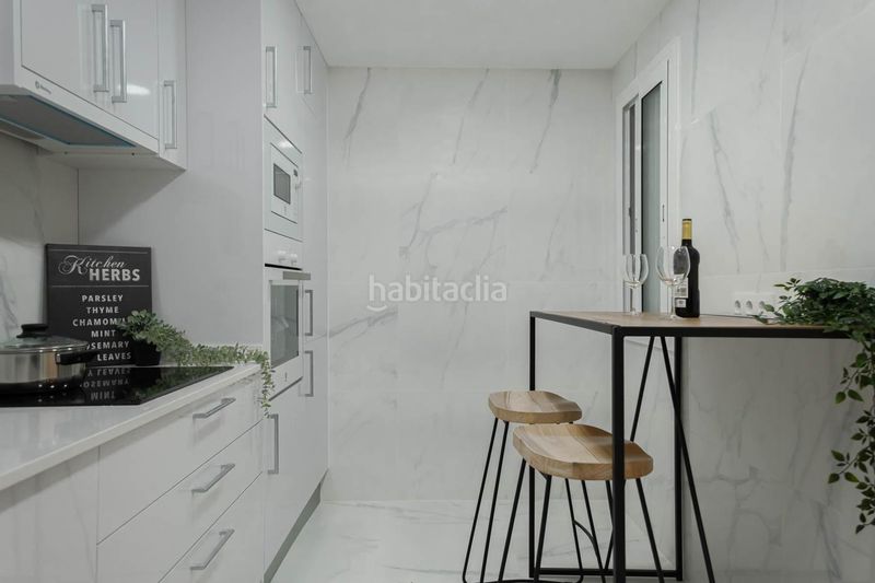 Foto feb10518-ade7-48af-8d45-aacb943612c0. Pis a Raval Barcelona