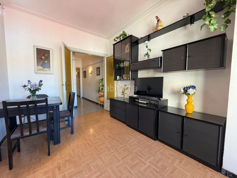 Foto 7bd43b96-e649-4572-a3a6-0531642ba6ea. Pis a Sant Antoni Barcelona