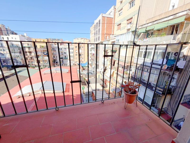 Foto 88f7b097-14d2-4afe-b700-22ee7c4bd5b9. Pis a Sant Antoni Barcelona