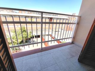 Pis  Carrer enginyer moncunill. Ocasión junto torrente gornal, ascensor y balcón (venta conjunta