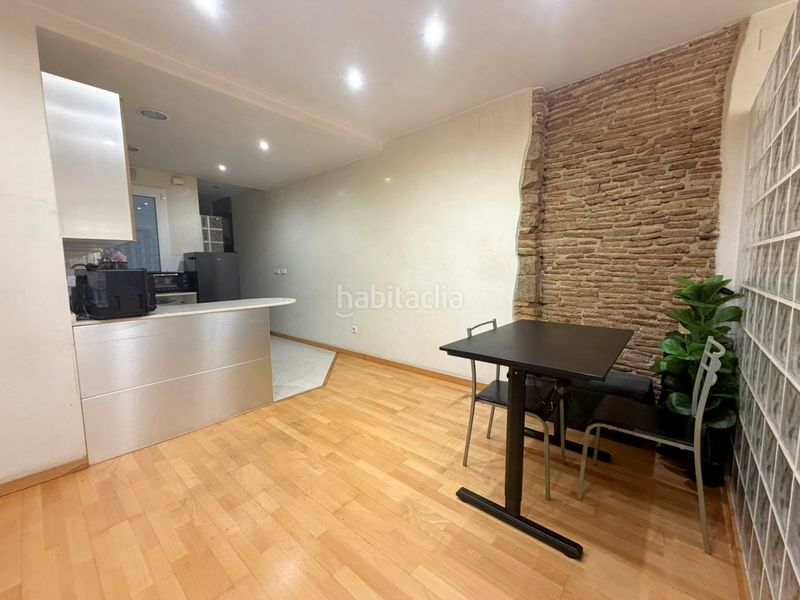 Foto e0a7cbd4-4bd0-4f90-8d80-42e473d5a811. Pis a Raval Barcelona