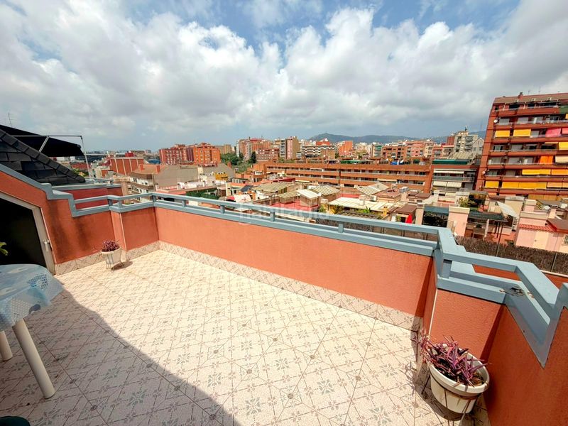 Foto f09b638e-2e5f-4d57-bafe-3f88a3699209. Ático  con terraza a nivel y ascensor en calle santa eulalia en Hospitalet de Llobregat (L´)