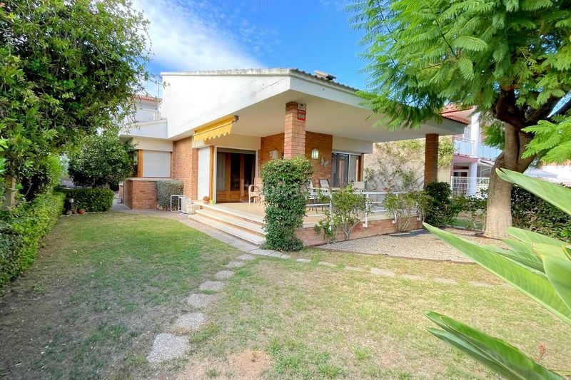Foto 3c7bde9f-44f7-4839-ae7b-1b85fe2126de. Chalet casa unifamiliar independiente a un paso de la playa – la llosa en Cambrils