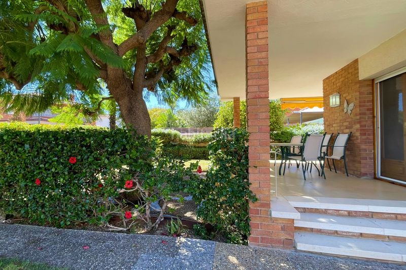 Foto 5bba1d4b-ea5a-4b59-b94a-b7f94f9950e6. Chalet casa unifamiliar independiente a un paso de la playa – la llosa en Cambrils