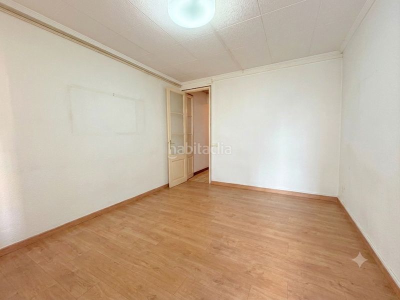 Foto 01b7f3f3-a0b0-4685-841b-2ab9d460f61c. Pis a Raval Barcelona