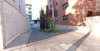 Aparcament cotxe  Carrer joc de la bola. Gran plaza de garaje con trastero