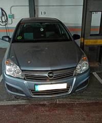 Aparcament cotxe  Avinguda de blondel. Plaza de parking para coche pequeño en blondel