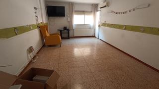 Pis a La Bordeta. Dos pisos unidos juntos, con 7 habitaciones. tipo residencia