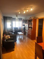 Etagenwohnung in Carrer germans izquierdo 6. Gran piso de 4 habitaciones y 2 baños en la entrada de la mariol