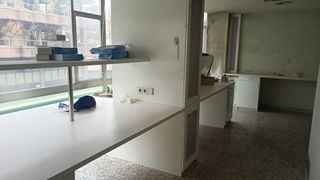 Location Bureau  N/a. Altillo comercial de 120 metros junto a prat de la riba