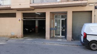 Local Comercial  Carrer mossèn jaume urgell. Local comercial ocupado ilegalmente