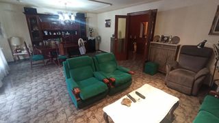 Etagenwohnung  Carrer nadal meroles. Gran piso de 3 habitaciones dobles en clot de les granotes