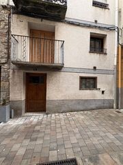 House  Carrer del raval. Casa de 4 plantas ocupada ilegalmente en centro histórico de la