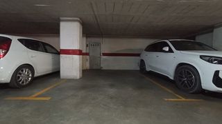 Parking voiture à Plaça Víctor Mateu i Moles 2