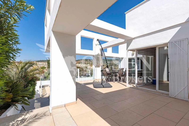 Foto 14017a40-6b01-4901-b901-e2ad2d1acadf. Chalet mit parking pool in Valle Romano Golf Estepona