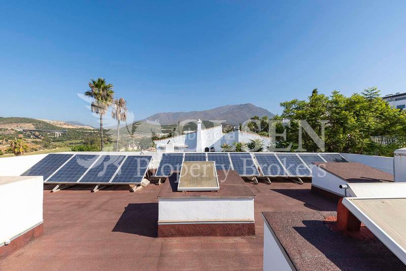 Foto 373dd33a-7b0b-4e97-948e-b335781a2a62. Chalet mit parking pool in Valle Romano Golf Estepona