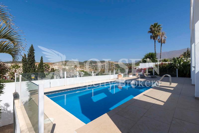 Foto 3b9a1e29-2756-48b5-9b01-65db48b4217a. Chalet mit parking pool in Valle Romano Golf Estepona