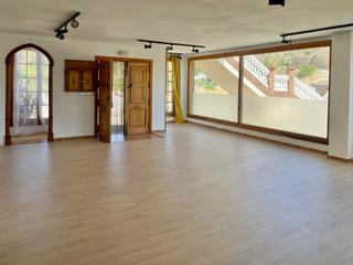 Business premise in Calle la Loma