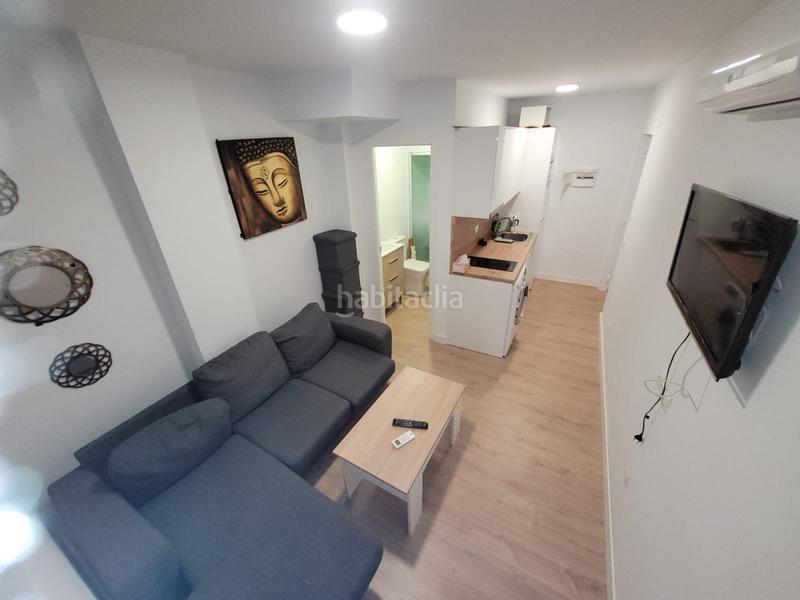 Foto d4c98d0f-0ec0-471a-b22a-4a2d105f1d05. Piso local comercial adaptado a apartamento en Centro Torre del Mar