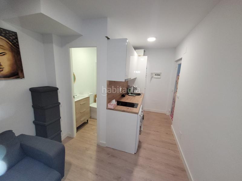 Foto e495ca08-34ca-497d-a25a-bed03aedc2e4. Piso local comercial adaptado a apartamento en Centro Torre del Mar
