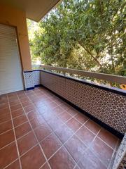 Appartement à Calle poeta agustín ruano 8. Piso en excelente estado  ideal para familia e hijos