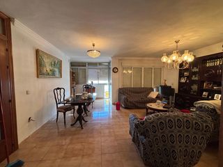 Flat in Avenida antonio toré toré 22. Amplio piso cerca del paseo marítimo