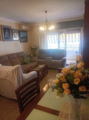 Etagenwohnung in Calle doctor fleming 44. Amplio piso familiar en torre del mar.