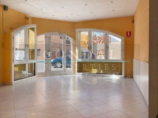 Alquiler Oficina en Carrer miquel ricomà 121. Local con fachada a dos calles en el centro de granollers